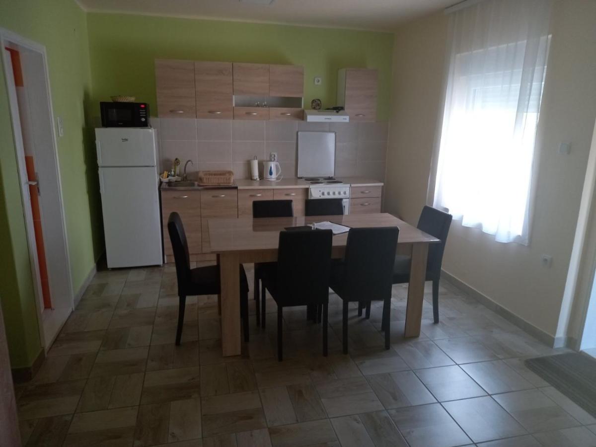 Apartman Fiva Apartment Pacir ภายนอก รูปภาพ